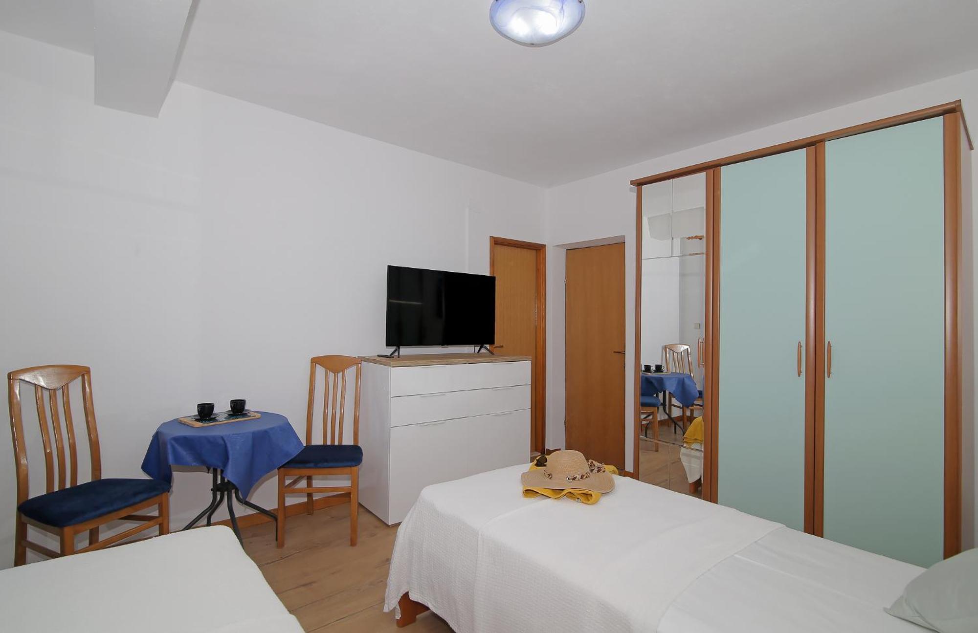Apartmani Krmek مْليني المظهر الخارجي الصورة
